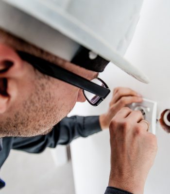 installation d'une prise de courant életrique eletricité génerale